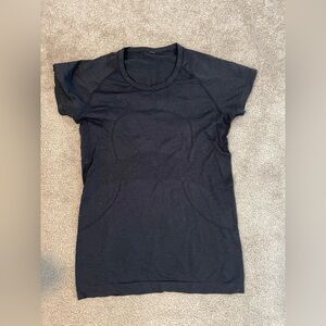 Lululemon Swiftly Tech Shirt - size 8